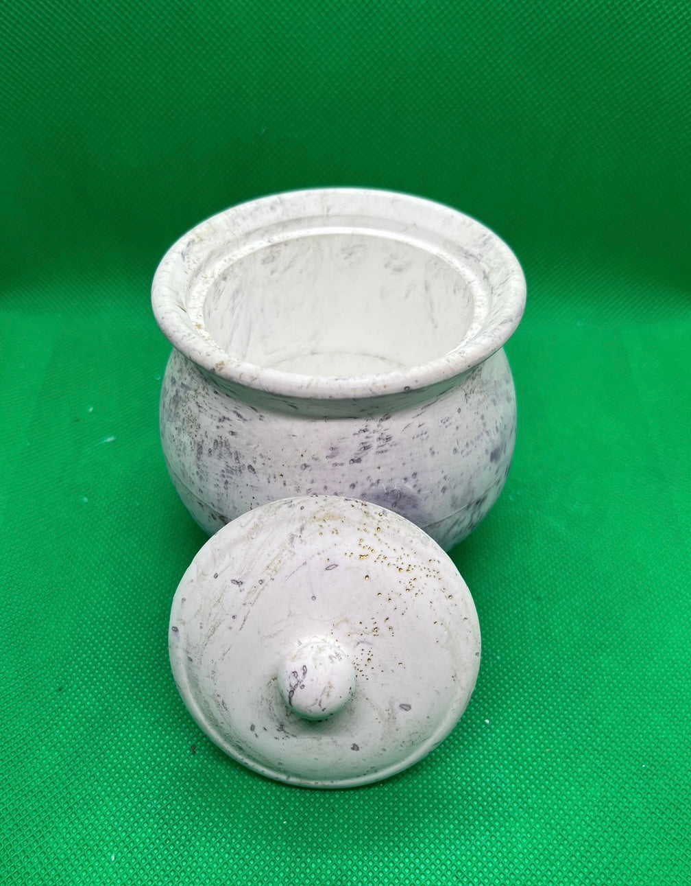 Elegant small jar, container (Round)